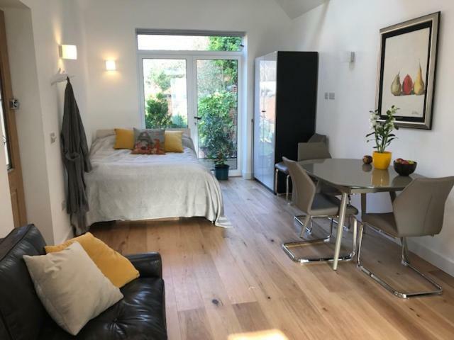 The Coach House 75 Epsom Road Apartamento Guildford Exterior foto
